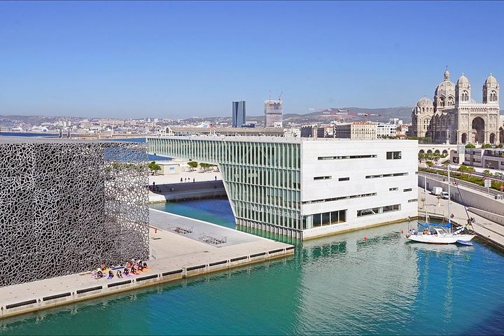 Privat transport med bil: Flyplass fra / til byen eller havnen i Marseille