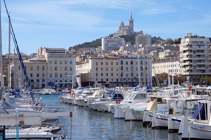 Privat transport med bil: Flyplass fra / til byen eller havnen i Marseille