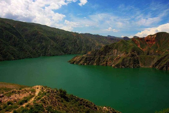 Lanzhou privat dagstur: Binglingsi Grottoes og Liujiaxia Gorge
