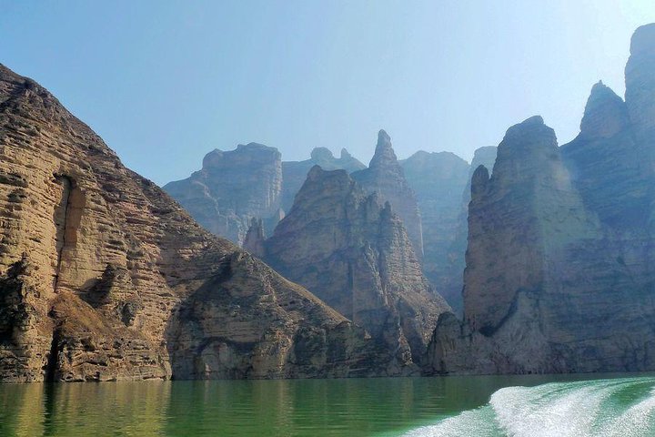Lanzhou privat dagstur: Binglingsi Grottoes og Liujiaxia Gorge