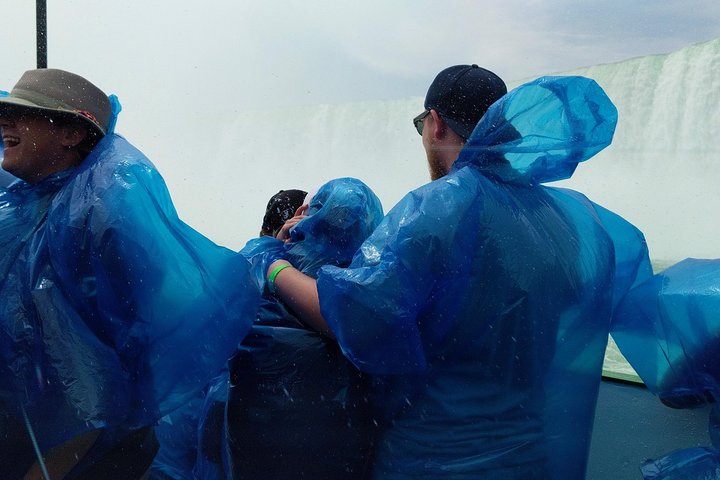 Ultimative Niagarafälle USA Tour mit Bootsfahrt, Höhle und Hotelabholung
