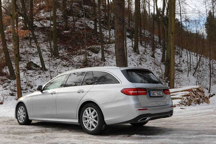1-veis privat tur Karlovy Vary til Berlin - Mercedes Benz - opptil 8 passasjerer