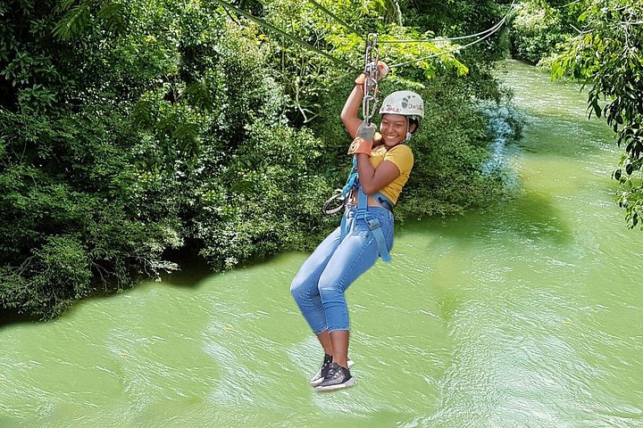 Excursão de limusine com atividade tripla - ruínas de Altun Ha, tubulação de cavernas e tirolesa