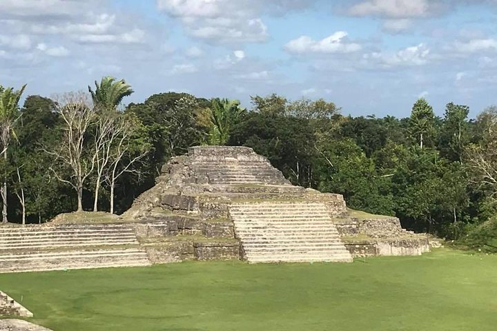 Excursão de limusine com atividade tripla - ruínas de Altun Ha, tubulação de cavernas e tirolesa