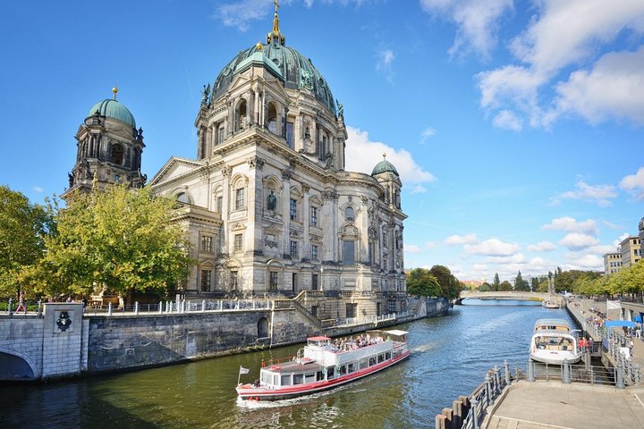 1-veis privat tur Karlovy Vary til Berlin - Mercedes Benz - opptil 8 passasjerer