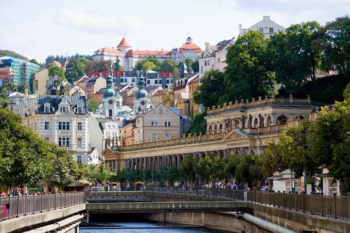 1-veis privat tur Karlovy Vary til Berlin - Mercedes Benz - opptil 8 passasjerer