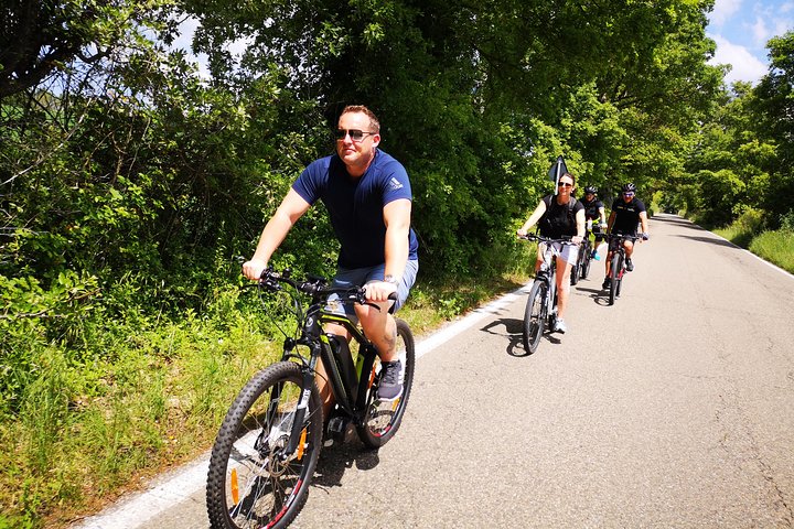 E-Bike-Tour in Orvieto in kleinen Gruppen: Geschichte, Kultur zum Mittag- oder Abendessen