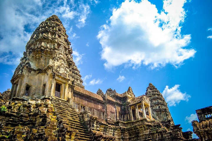 Private Temples Guided Tour (Angkor Wat, Ta Prom & Angkor Thom)