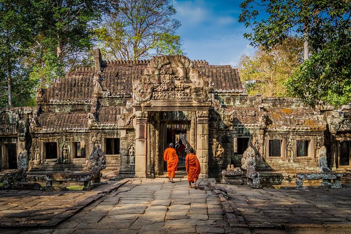 Private Temples Guided Tour (Angkor Wat, Ta Prom & Angkor Thom)