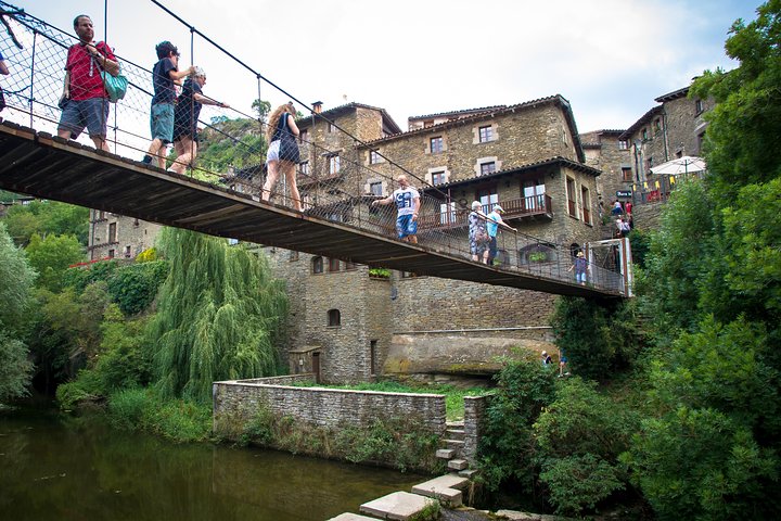 Dagtrip met kleine groep naar drie middeleeuwse dorpen vanuit Barcelona