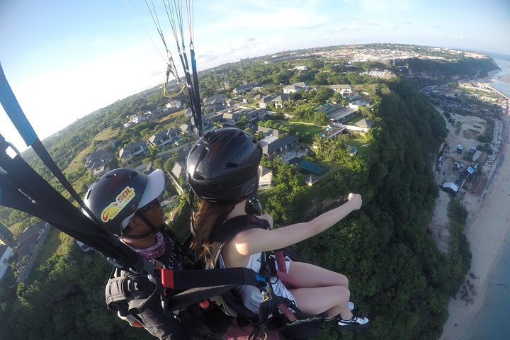 Paragliding Bali ved Uluwatu Cliff med fotos/videoer