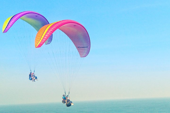 Paragliding Bali ved Uluwatu Cliff med fotos/videoer