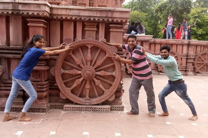 Gwalior Stadtrundfahrt mit der Festung Gwalior, dem Palast Jai Vilas und den Heiligen Tempeln
