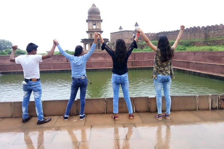 Gwalior Stadtrundfahrt mit der Festung Gwalior, dem Palast Jai Vilas und den Heiligen Tempeln