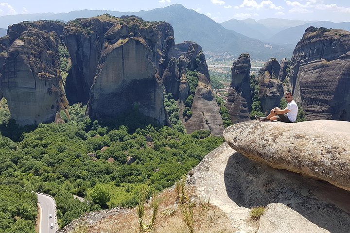 De Atenas: viagem de um dia pela história das cavernas e mosteiros de Meteora de trem