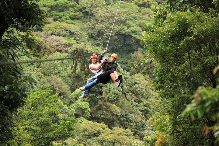 Tour mit Seilrutsche durch den Regenwald und über Hängebrücken ab Monteverde