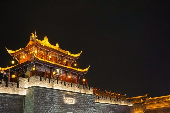 Dujiangyan Foodie Night Tour in Guanxian ancient town