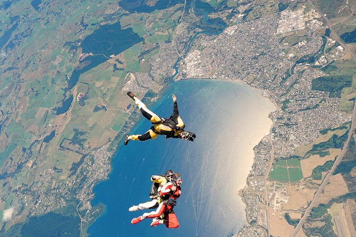Saut en parachutisme de 3 660 mètres en tandem au Lac Taupo