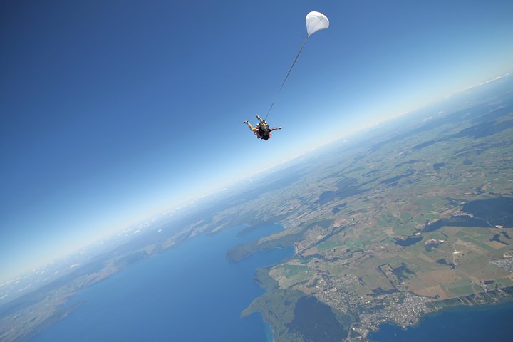 Saut en parachutisme de 3 660 mètres en tandem au Lac Taupo
