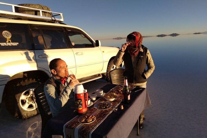 Privat: Solnedgång och stjärnbelysning i Uyuni saltlägenheter.