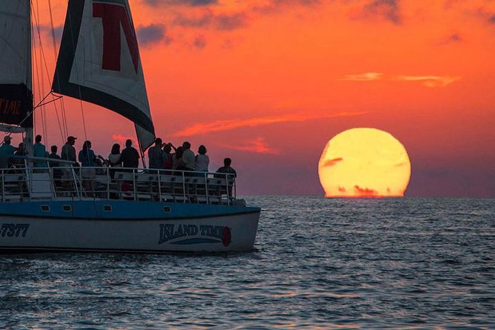 Croisière au coucher du soleil sur les dauphins à Panama City Beach sur le "temps de l'île"