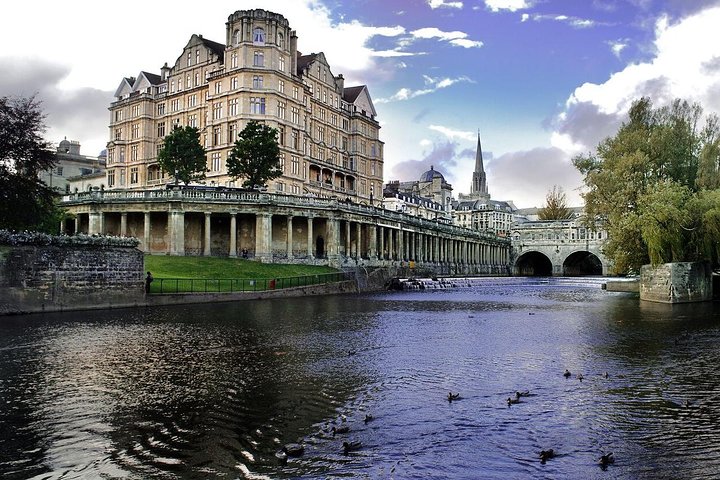 Stonehenge and Bath Tour from London