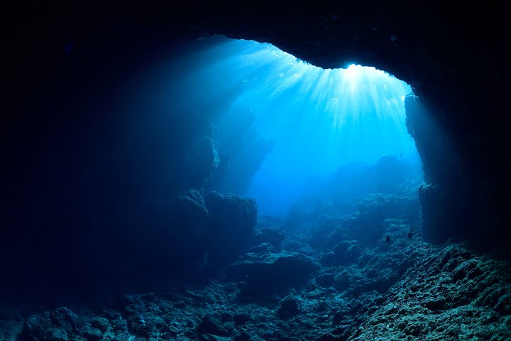 [Caverna Azul de Okinawa] Mergulho com snorkel (passeio de barco, aluguel de guia) Muito satisfeito com as amplas instalações da bela loja (serviços de fotografia e vídeo incluídos)