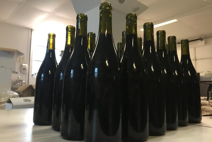 Fazer vinho divertido - arte ou química? Diversão noturna de data a oeste de Little Rock
