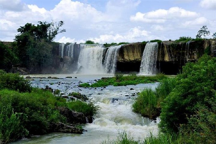 Kochen, Landwirtschaft und Wasserfall in Vietnam-Landschaft