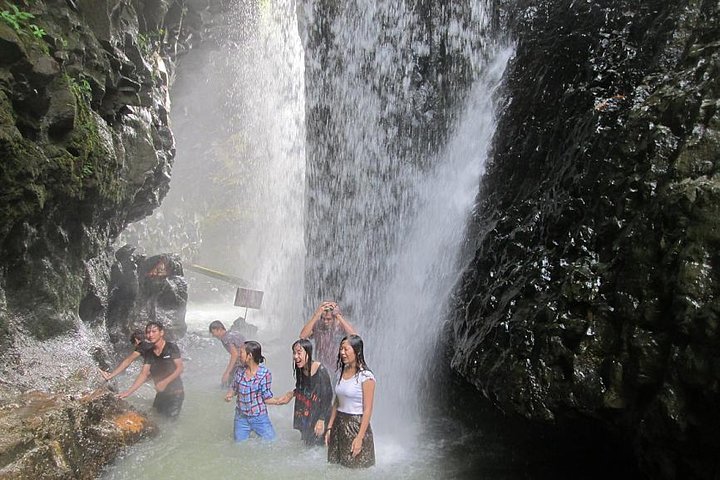 Kochen, Landwirtschaft und Wasserfall in Vietnam-Landschaft
