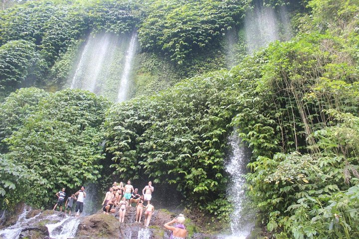 Lombok Tour privado Cascada y pueblo tradicional, incluida la playa