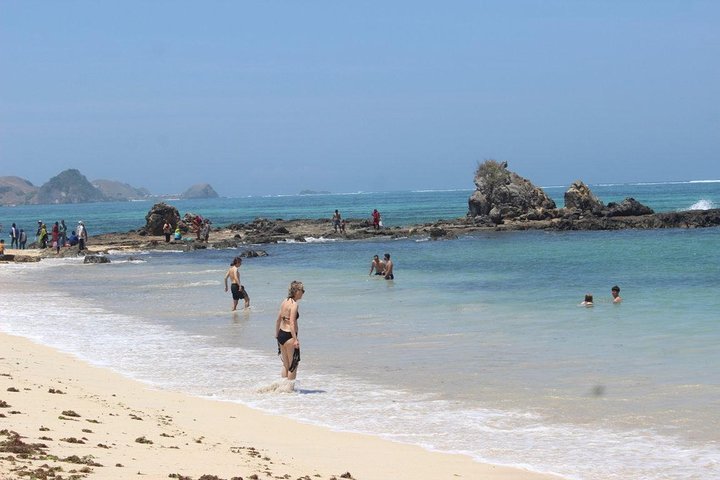 Lombok Tour privado Cascada y pueblo tradicional, incluida la playa