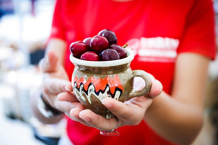 Bucharest Food Lovers Tour: Mercados, degustações e pontos escondidos