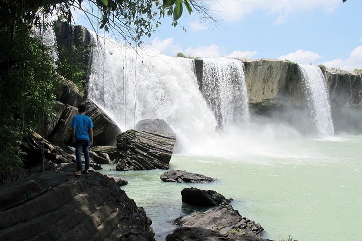 Kochen, Landwirtschaft und Wasserfall in Vietnam-Landschaft
