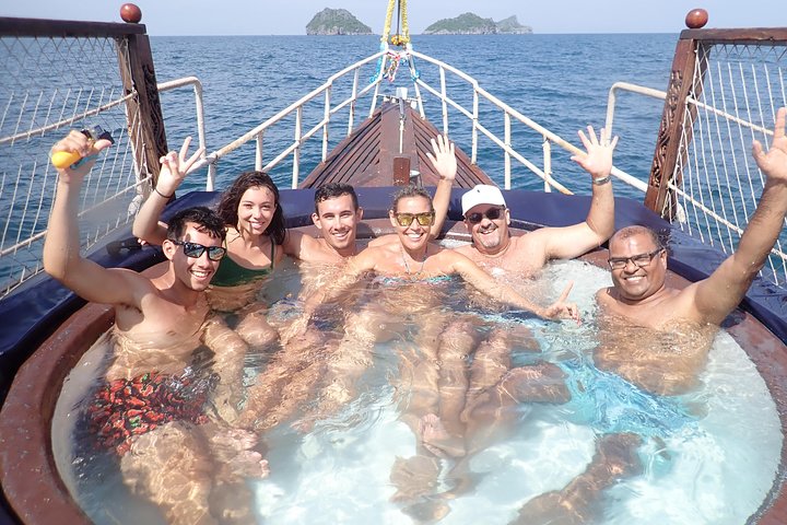 Semi-Private Yacht Adventure til Ang Thong Park's skjulte skatter
