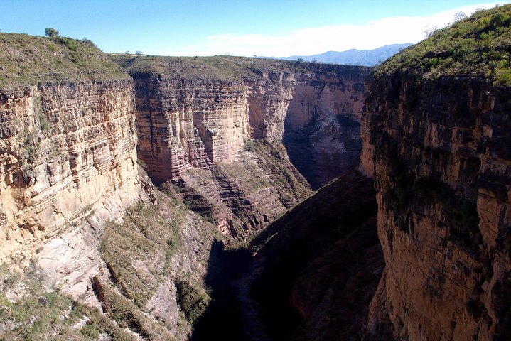 Abenteuer durch den Toro Toro National Park. 3 Tage 2 Nächte. Englisch-Führer