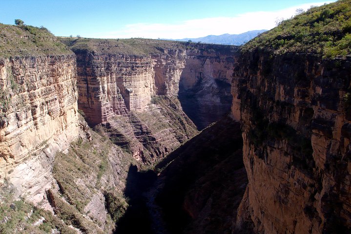 Abenteuer durch den Toro Toro National Park. 3 Tage 2 Nächte. Englisch-Führer