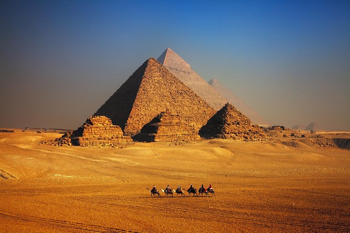 Tour privado a las pirámides de Giza con paseo en camello alrededor de la Gran Pirámide