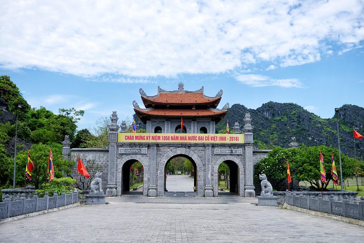 Ninh Binh Day Trip from Hanoi with Tam Coc Boat Ride