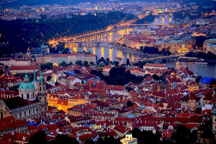 Privat overføring fra Karlovy Vary til Praha, engelsktalende sjåfør