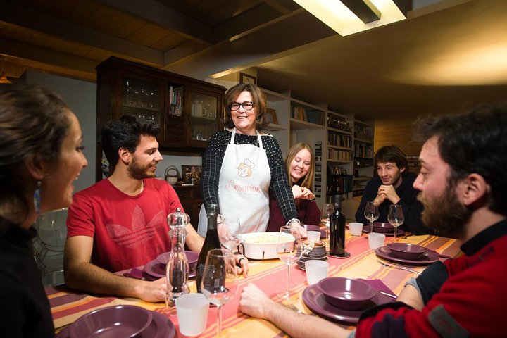 Esperienza culinaria a casa di un locale a Desenzano del Garda con Show Cooking