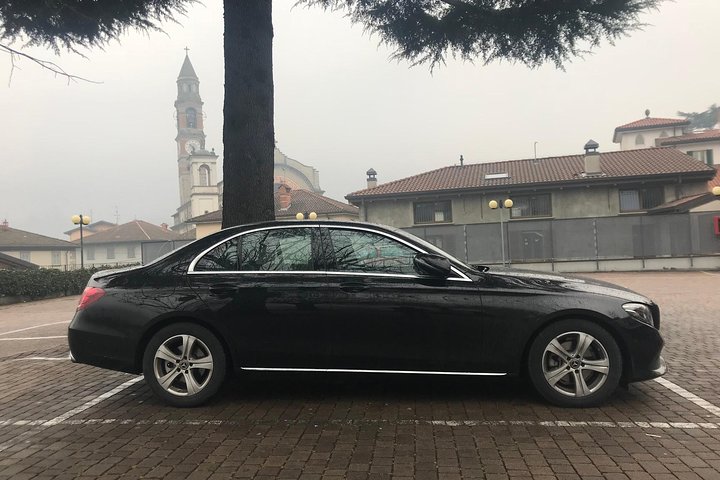 Traslado aeropuerto MALPENSA - MILANO - COCHE PRIVADO 1 - 3 pax