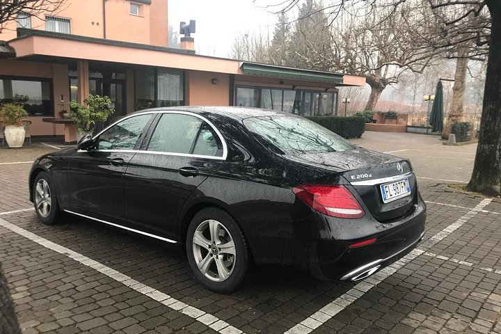Traslado aeropuerto MALPENSA - MILANO - COCHE PRIVADO 1 - 3 pax