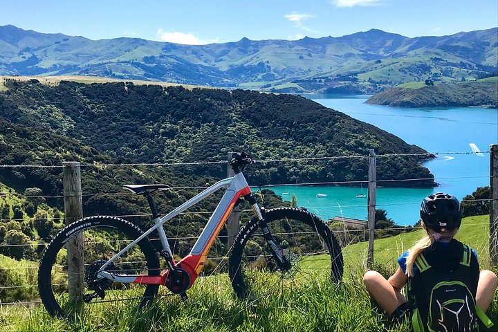 Akaroa Explorer- Guidet elcykeltur i Akaroa