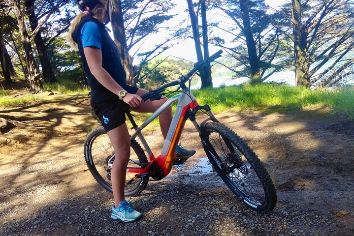 Akaroa Explorer- Guidet elcykeltur i Akaroa