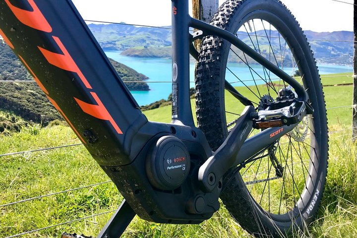 Akaroa Explorer- Guidet elcykeltur i Akaroa