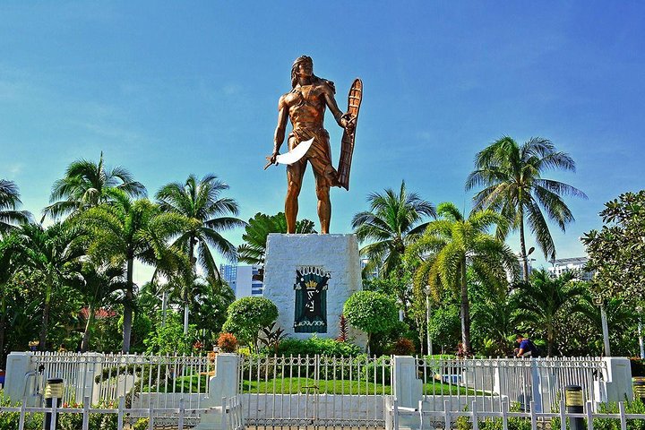 Visite privée de la ville de Cebu et de Lapu-Lapu avec des endroits en montée et déjeuner à la Maison de Lechon