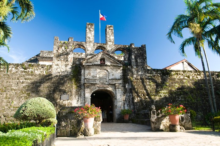Visite privée de la ville de Cebu et de Lapu-Lapu avec des endroits en montée et déjeuner à la Maison de Lechon