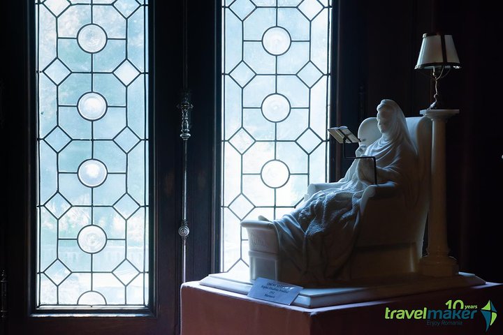 Small-Group Day Trip to Dracula's Castle, Brasov and Peles Castle