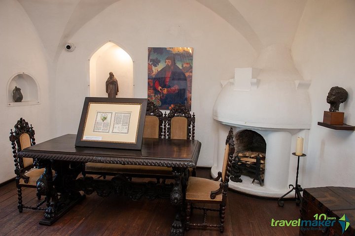 Small-Group Day Trip to Dracula's Castle, Brasov and Peles Castle